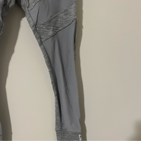 Lorna Jane gray mesh insert crop leggings - Picture 3 of 11